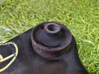 Рычаг правый задний SUZUKI EVERY DA64V K6A 46201-68H01 3 ракурс Рычаг правый задний SUZUKI EVERY DA64V K6A 46201-68H01 3 ракурс