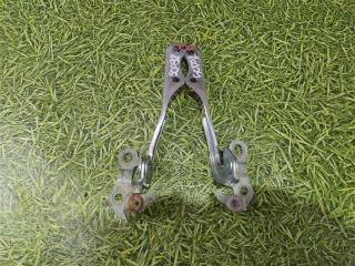 Петля капота TOYOTA BELTA NCP96 1 ракурс Петля капота TOYOTA BELTA NCP96 1 ракурс