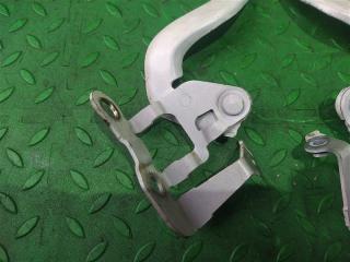 Петля капота TOYOTA VELLFIRE ANH20 2 ракурс Петля капота TOYOTA VELLFIRE ANH20 2 ракурс