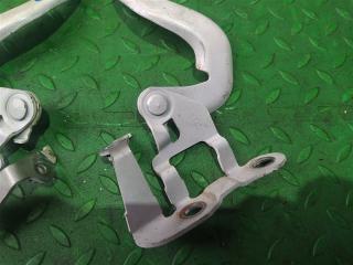 Петля капота TOYOTA VELLFIRE ANH20 4 ракурс Петля капота TOYOTA VELLFIRE ANH20 4 ракурс
