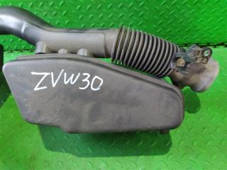 Корпус воздушного фильтра TOYOTA PRIUS ZVW30 2ZR-FXE 2 ракурс Корпус воздушного фильтра TOYOTA PRIUS ZVW30 2ZR-FXE 2 ракурс