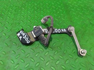 Датчик положения кузова задний TOYOTA LAND CRUISER VJA300 V35A-FTS 1 ракурс
