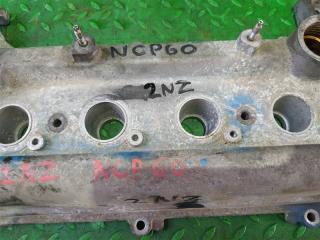 Клапанная крышка TOYOTA IST NCP60 2NZ-FE 4 ракурс
