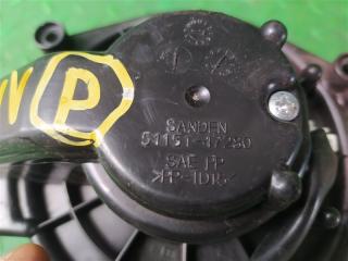 Мотор печки SUZUKI EVERY DA64V 3 ракурс Мотор печки SUZUKI EVERY DA64V 3 ракурс