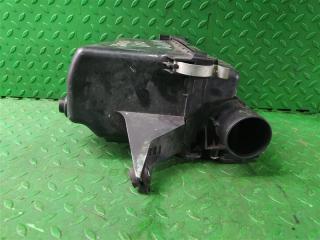 Корпус воздушного фильтра TOYOTA AQUA NHP10 1NZ-FXE 2 ракурс