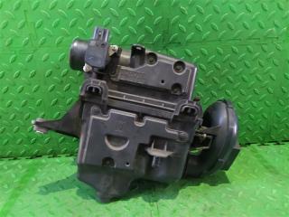 Корпус воздушного фильтра TOYOTA AQUA NHP10 1NZ-FXE 2 ракурс