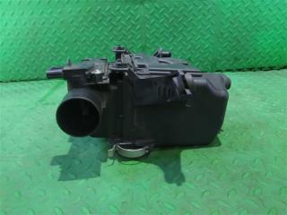Корпус воздушного фильтра TOYOTA AQUA NHP10 1NZ-FXE 3 ракурс