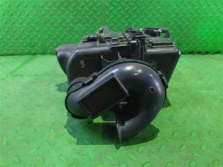 Корпус воздушного фильтра TOYOTA AQUA NHP10 1NZ-FXE 4 ракурс