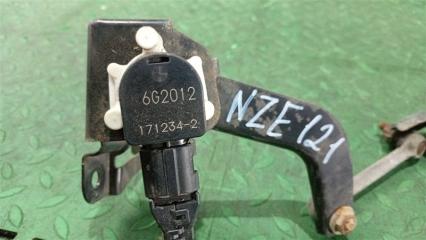 Датчик корректора фар задний TOYOTA ALLEX NZE121 1NZ-FE 3 ракурс