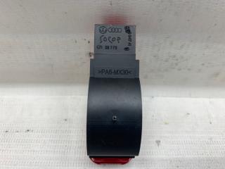 Плафон салонный Q3 2014 8U CCZC