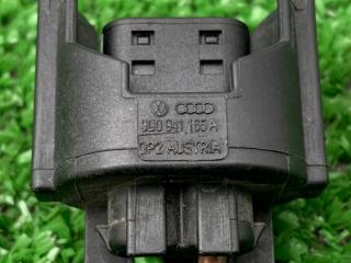 Разъем AUDI A4 B8 CDNC Разъем AUDI A4 B8 CDNC