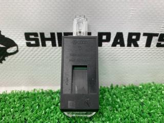 Плафон салонный A6 2012 C7 CHVA Плафон салонный A6 2012 C7 CHVA