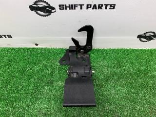 Крюк капота AUDI A1 2011