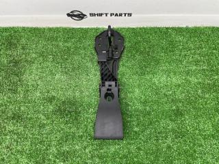 Запчасть крюк капота AUDI A7 2011