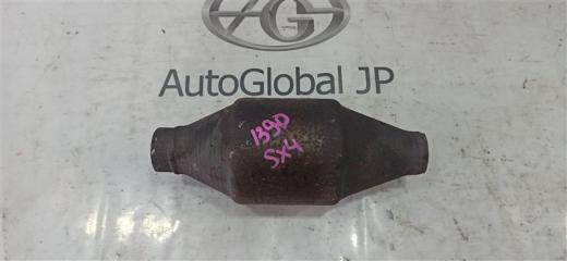 Катализатор SUZUKI SX4 YA41S J20A 1425080J12 1 ракурс Катализатор SUZUKI SX4 YA41S J20A 1425080J12 1 ракурс