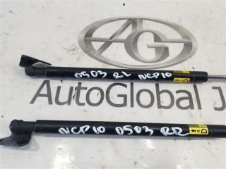 Амортизатор багажника TOYOTA AQUA NHP10 1NZ-FXE 6895052400 2 ракурс