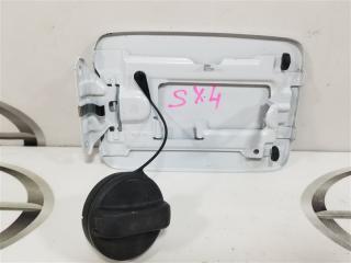 Лючок бензобака SUZUKI SX4 S-CROSS YA22S M16A 6485061M00 3 ракурс