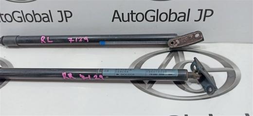 Амортизатор багажника TOYOTA VOXY ZRR80W 3ZR-FAE 689600W680 3 ракурс