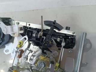 Ручка двери левая задняя TOYOTA VOXY ZRR80W 3ZR-FAE 6908028180C0 4 ракурс