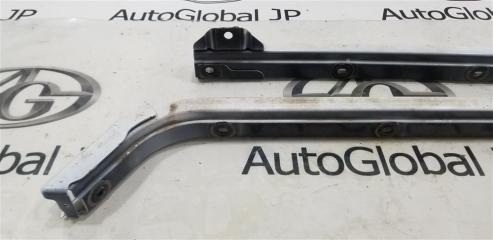 Полозья для сдвижной двери TOYOTA VOXY ZRR80W 3ZR-FAE 6830328111 2 ракурс