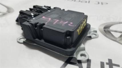 Блок управления airbag Tesla Model 3 5YJ3 151287600E 4 ракурс Блок управления airbag Tesla Model 3 5YJ3 151287600E 4 ракурс