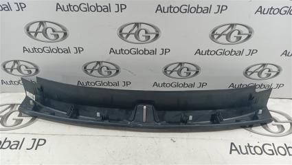 Накладка замка багажника Tesla Model 3 5YJ3 164351200A 4 ракурс Накладка замка багажника Tesla Model 3 5YJ3 164351200A 4 ракурс