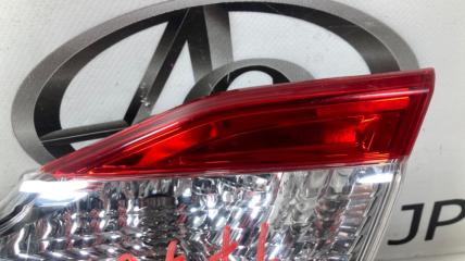 Вставка между стопов правая задняя TOYOTA CAMRY AVV50 2ARFXE 8158133230 3 ракурс