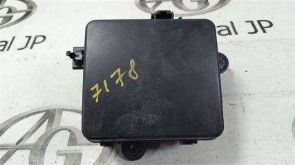 Блок предохранителей под капот NISSAN LEAF ZE1 EM57 2438840F00 1 ракурс