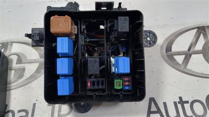 Блок предохранителей под капот NISSAN LEAF ZE1 EM57 2438840F00 2 ракурс