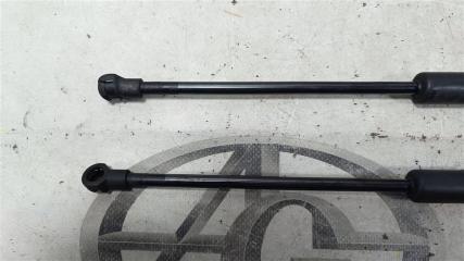 Амортизатор багажника TOYOTA PRIUS ZVW55 2ZRFXE 689500W850 2 ракурс