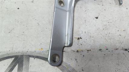 Петли 5-й двери TOYOTA VOXY ZRR85G 3ZRFAE 6882028040 2 ракурс Петли 5-й двери TOYOTA VOXY ZRR85G 3ZRFAE 6882028040 2 ракурс