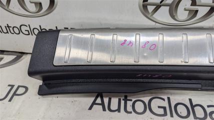 Накладка замка багажника LEXUS RX450H GYL16W 2GRFXE 5838748070C0 3 ракурс