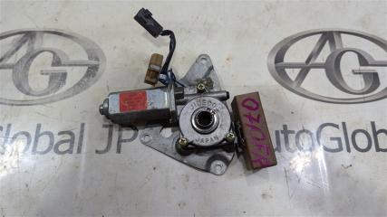 Мотор стеклоподъемника правый передний NISSAN SAFARI WRGY60 TD42 8073026J10 1 ракурс
