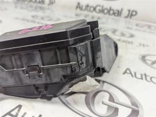 Блок предохранителей под капот TOYOTA CH-R ZYX10 2ZR-FXE 8266647610 5 ракурс