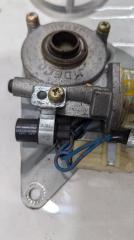 Мотор стеклоподъемника правый задний NISSAN SAFARI WRGY60 TD42 8273005J10 2 ракурс