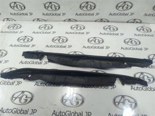 Уплотнительная резинка капота LEXUS IS300H AVE30 2AR-FSE 5380753030 2 ракурс