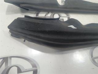 Уплотнительная резинка капота LEXUS IS300H AVE30 2AR-FSE 5380753030 3 ракурс