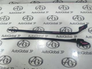 Молдинг лобового стекла LEXUS IS300H AVE30 2AR-FSE 7555153040 1 ракурс
