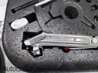 Ящик под инструменты AUDI TT 8N AUQ 8N0012109J 2 ракурс