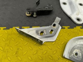Ролик раздвижной двери правый задний NISSAN SERENA GFC27 MR20DD 824201VA0B 4 ракурс