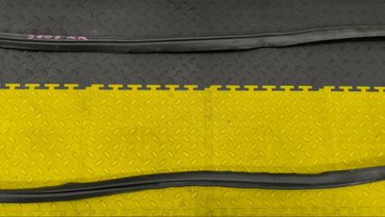 Уплотнительная резинка правая задняя HONDA INSIGHT ZE4 LEB 72810TEAT01 4 ракурс Уплотнительная резинка правая задняя HONDA INSIGHT ZE4 LEB 72810TEAT01 4 ракурс