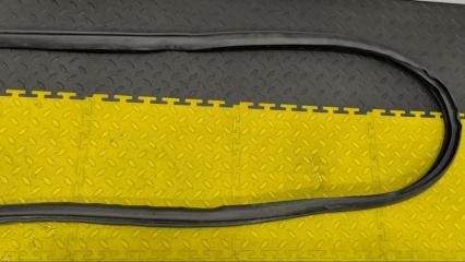 Уплотнительная резинка правая задняя HONDA INSIGHT ZE4 LEB 72810TEAT01 5 ракурс Уплотнительная резинка правая задняя HONDA INSIGHT ZE4 LEB 72810TEAT01 5 ракурс