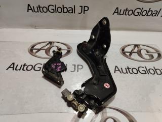 Ролик раздвижной двери левый задний NISSAN SERENA GFNC27 MR20DD 824211VA0B 1 ракурс