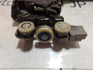 Ролик раздвижной двери правый задний NISSAN SERENA GFNC27 MR20DD 824201VA0B 2 ракурс