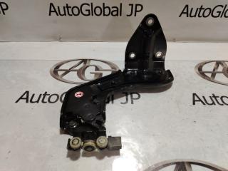 Ролик раздвижной двери правый задний NISSAN SERENA GFNC27 MR20DD 824201VA0B 3 ракурс