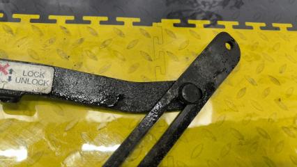 Ограничитель двери MITSUBISHI PAJERO V24 4D56 MB684721 4 ракурс Ограничитель двери MITSUBISHI PAJERO V24 4D56 MB684721 4 ракурс
