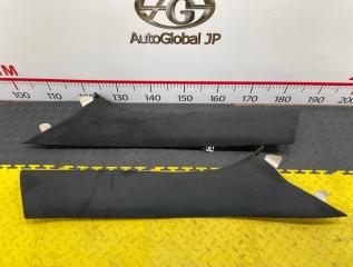 Накладка на стойку кузова Jeep Grand Cherokee SRT WK2 ESG 6.4 5VK87DX9AC 1 ракурс Накладка на стойку кузова Jeep Grand Cherokee SRT WK2 ESG 6.4 5VK87DX9AC 1 ракурс