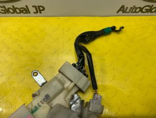 Замок двери правый передний TOYOTA HARRIER MCU15 1MZFE 6903048010 3 ракурс
