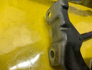 Петля капота Volvo XC70 BZ B6324S 3.2 31385810 3 ракурс Петля капота Volvo XC70 BZ B6324S 3.2 31385810 3 ракурс