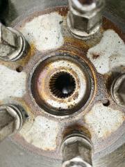 Ступица левая передняя TOYOTA HARRIER MCU15 1MZFE 4321233070 3 ракурс